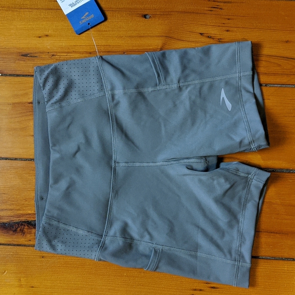 Brooks women's grey 5" running compression shorts size Small